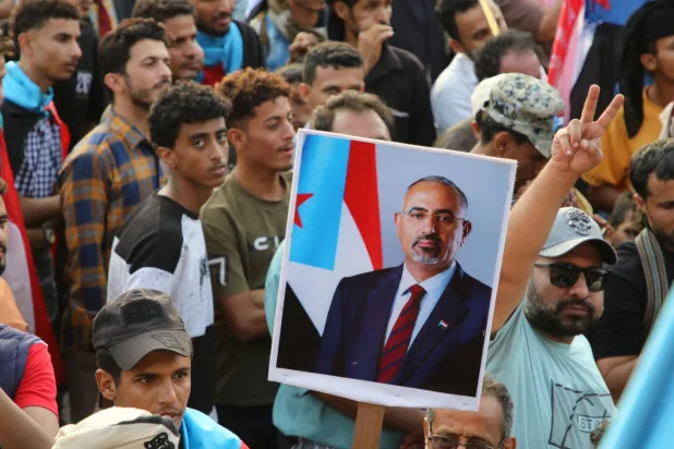 عيدروس الزبيدي تمرَّد على الإجماع الرئاسي اليمني وقام بالتصعيد العسكري (رويترز)

