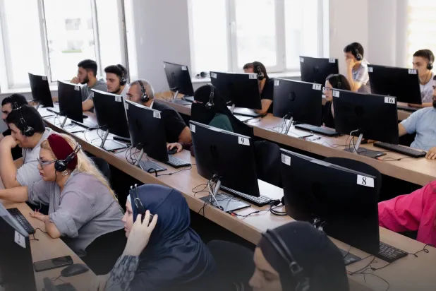 ‏من تنفيذ اختبار ⁧‫همزة‬⁩ الأكاديمي‬⁩ في جمهورية أذربيجان لتعزيز جودة التعليم (مجمع الملك سلمان للعربية)