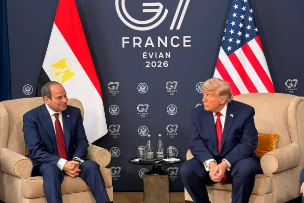 لقاء الرئيسين المصري والأميركي على هامش قمة «مجموعة السبع» في فرنسا (الرئاسة المصرية)