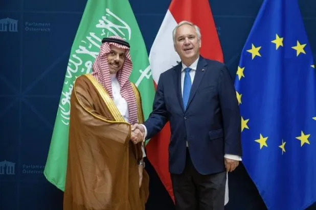 فالتر روزنكرانتس رئيس البرلمان النمساوي خلال لقائه الأمير فيصل بن فرحان وزير الخارجية السعودي (واس)