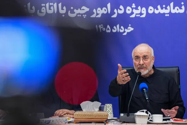 صورة نشرها موقع قاليباف الرسمي من لقائه مع اعضاء الغرفة التجارية الأربعاء 