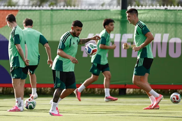 تسعى المكسيك إلى حجز بطاقة التأهل إلى الدور الـ32 من كأس العالم (أ.ف.ب)