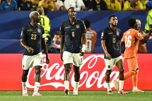 الإكوادور استهلت مشوارها في كأس العالم بخسارة محبطة 1 - صفر من كوت ديفوار (رويترز)