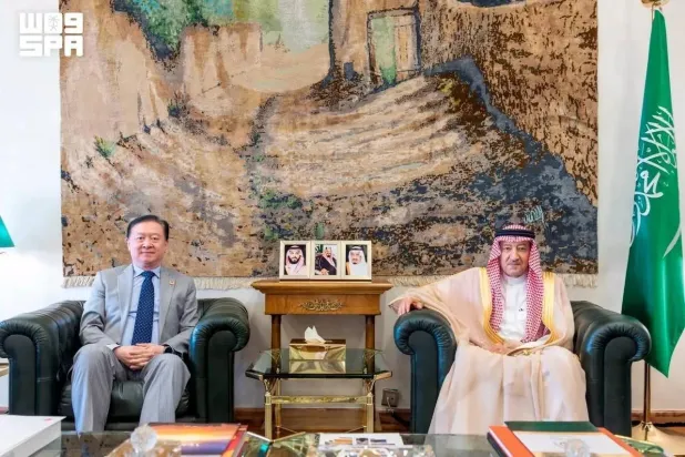 Saudi Vice Minister of Foreign Affairs Waleed Elkhereiji and Chinese Ambassador to Saudi Arabia Chang Hua.(SPA)