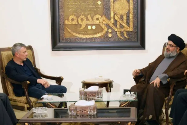الأمين العام الأسبق لـ«حزب الله» حسن نصر الله خلال استقباله رئيس تيار «المردة» سليمان فرنجية (أرشيفية - العلاقات الإعلامية في الحزب)
