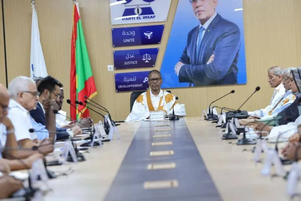 جانب من اجتماع منسقية أحزاب الموالاة لنقاش الوثيقة (حزب الإنصاف الحاكم)