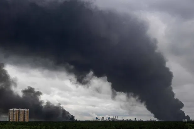 Black smoke rises from the area of the Russian oil producer Gazprom Neft's Moscow oil refinery on the south-eastern outskirts of Moscow on June 18, 2026. (AFP)