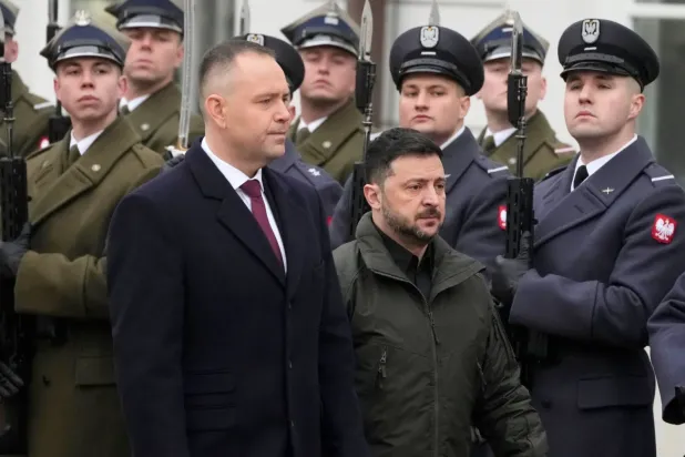 Polonya Cumhurbaşkanı Karol Nawrocki ve Ukrayna Cumhurbaşkanı Volodimir Zelenskiy'nin Aralık 2025'te Varşova'ya yaptığı ziyarette, (AP)