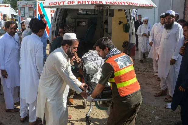 7 قتلى بانفجارين على جانب طريق في شمال غربي باكستان