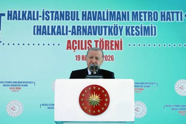 الرئيس التركي رجب طيب إردوغان متحدثاً خلال افتتاح خط جديد لمترو الأنفاق في إسطنبول في 19 يونيو (الرئاسة التركية)
