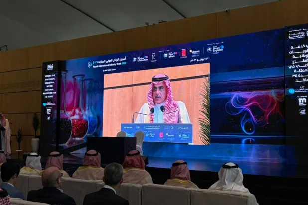نائب وزير الصناعة خلال افتتاح «أسبوع الرياض الدولي للصناعة» (الشرق الأوسط)