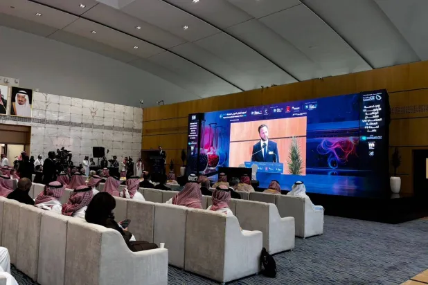 ممثل شركة «ميسي دوسلدورف» الألمانية ماريوس بيرلمان يتحدث في افتتاح «أسبوع الرياض الدولي للصناعة 2026» (الشرق الأوسط)