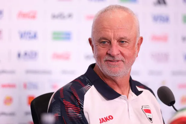 الأسترالي غراهام أرنولد مدرب منتخب العراق (أ.ف.ب)