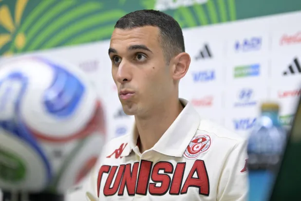 قائد المنتخب التونسي إلياس السخيري (إ.ب.أ)