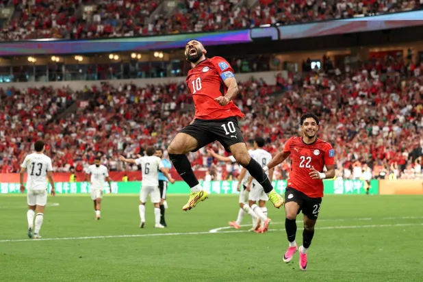 صلاح محتفلاً بهدفه في نيوزيلندا (أ.ف.ب)