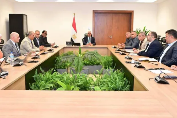 جانب من اجتماع وزير الري المصري هاني سويلم الاثنين لاستعراض سيناريوهات الأزمات (وزارة الري المصرية)