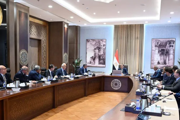 اجتماع رئيس الوزراء المصري مع ممثلي شركات السياحة والطيران الاثنين بالقاهرة (صفحة مجلس الوزراء على فيسبوك)