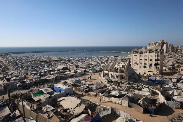  Tents housing displaced Palestinians stand amid summer heat in Gaza City, June 20, 2026. (Reuters)