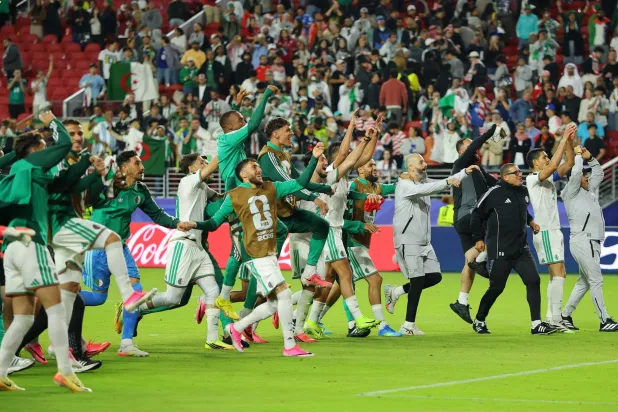 فوز الجزائر يبهج مدينة في كانساس تبنت حلمها بكأس العالم (رويترز)