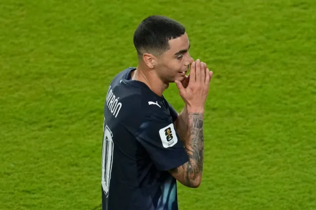 ميغيل ألميرون نجم منتخب باراغواي (أ.ب)