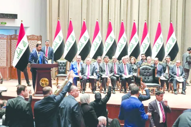 رئيس الوزراء العراقي علي الزيدي خلال التصويت على حكومته في البرلمان (إعلام حكومي)