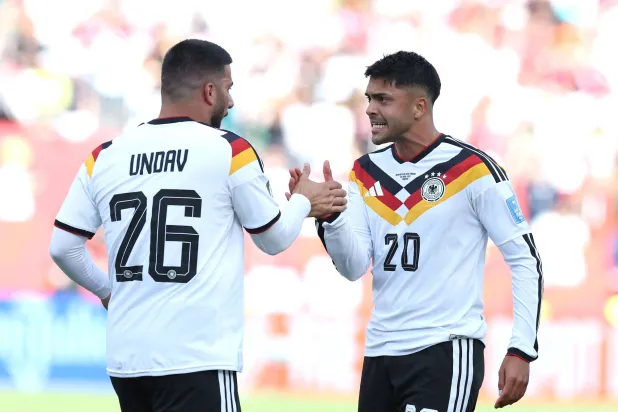 قمصان المنتخب الألماني تحقق مبيعات قياسية (أ.ف.ب)