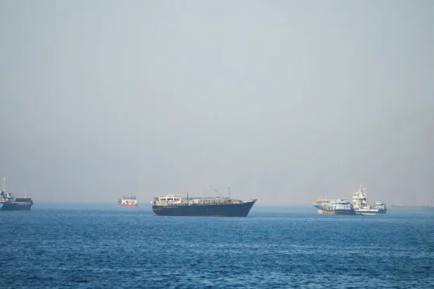 Umman Sultanlığı'ndaki Musandam'dan çekilen, Hürmüz Boğazı'ndaki gemiler (Arşiv-Reuters)