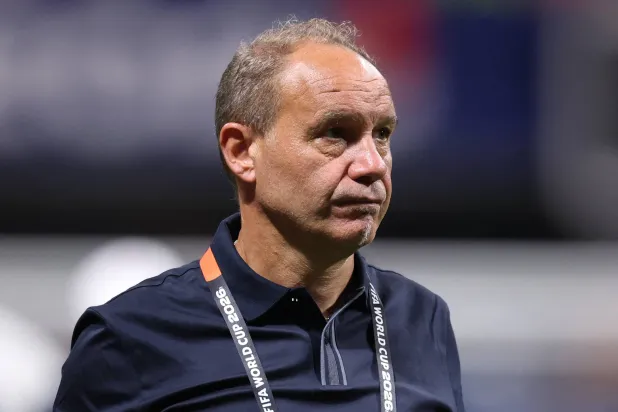 سيباستيان مينيه مدرب منتخب هايتي (رويترز) 