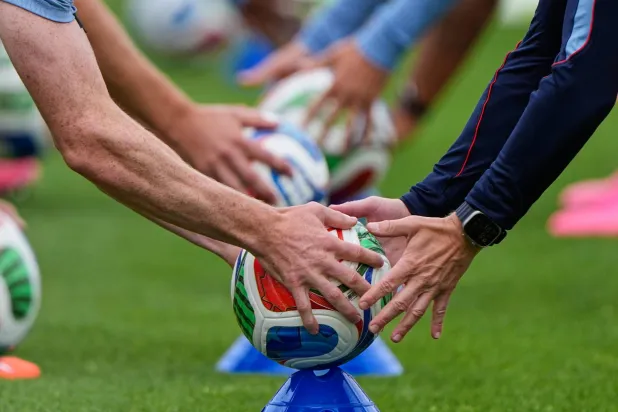منتخب إنجلترا ينتظر مساراً ليس سهلاً في حال تصدر المجموعة (أ.ب)