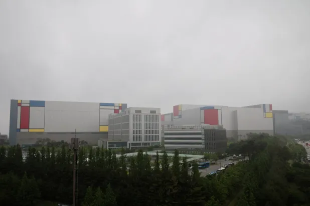 FILE PHOTO: A Samsung Electronics semiconductor plant in Pyeongtaek, South Korea, May 21, 2026. REUTERS/Kim Hong-Ji/File Photo