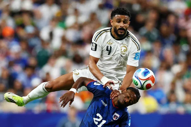 العمري صاحب الهدف السعودي الوحيد في المونديال (رويترز)