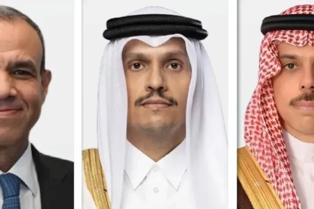 Suudi Arabistan Dışişleri Bakanı Prens Faysal bin Ferhan, Katar Dışişleri Bakanı Şeyh Muhammed bin Abdulrahman bin Casim ve Mısır Dışişleri Bakanı Dr. Bedr Abdulati, (Şarku’l Avsat)