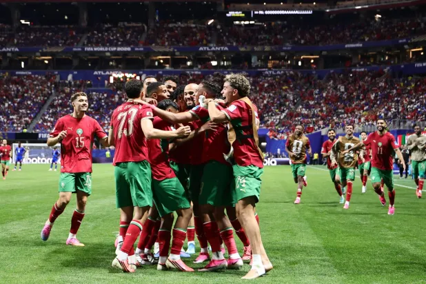 لاعبو المغرب يحتفلون بعد تسجيل الهدف الرابع مقابل الثاني خلال مباراة مرحلة المجموعات في كأس العالم 2026 بين المغرب وهايتي (إ.ب.أ)