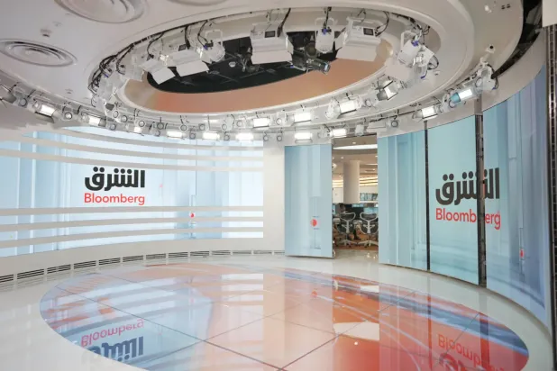 Asharq Bloomberg” ağının Riyad’daki Kral Abdullah Finans Merkezi’nde bulunan yeni merkezinde yer alan stüdyolardan biri (Asharq Bloomberg)