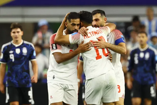 منتخب الأردن قدم عروضاً قوية رغم خروجه من الدور الأول (رويترز)