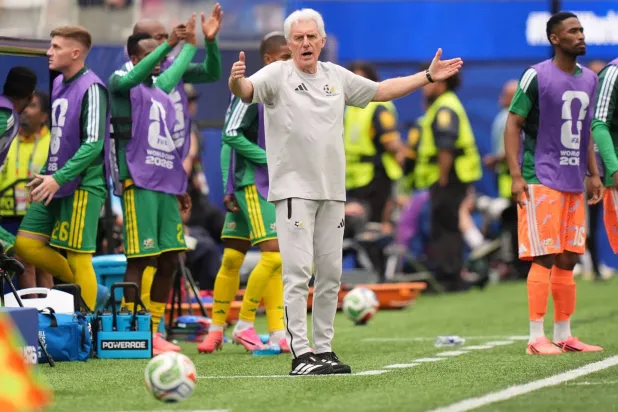 هوغو بروس المدير الفني لمنتخب جنوب أفريقيا (إ.ب.أ)