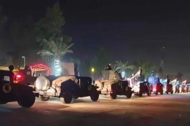Geniş çapta yayılan bir görüntüde, 28 Haziran 2026'da şafak vakti Yeşil Bölge'nin girişlerinden birinde Irak Humvee araçları