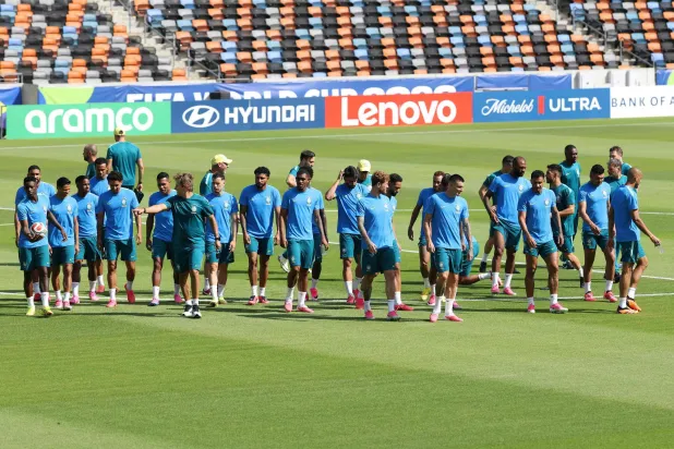يحل المنتخب البرازيلي ضيفاً على نظيره الأسترالي (أ.ف.ب)