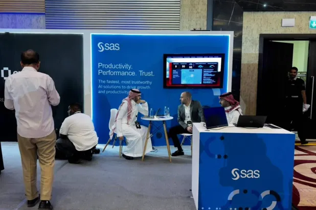 جانب من مشاركة الشركة في «مؤتمر الذكاء الاصطناعي العالمي» بالرياض (الشرق الأوسط)
