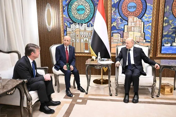 Al-Alimi during his meeting with the delegation from Hunt Oil Company (Saba)