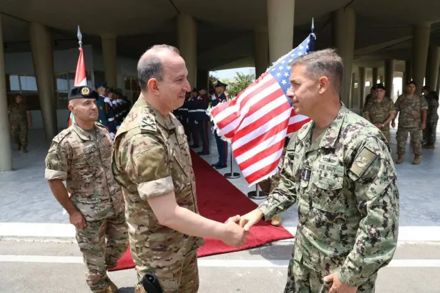 Lübnan Genelkurmay Başkanı Orgeneral Rudolf Heykel, ABD Merkez Kuvvetler (CENTCOM) Komutanı Amiral Brad Cooper'ı kabul etti. (Lübnan Ordusu)