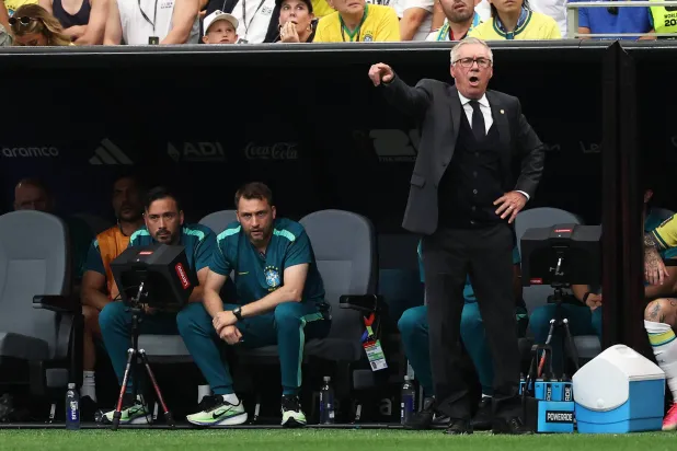 الإيطالي كارلو أنشيلوتي المدير الفني للمنتخب البرازيلي (رويترز)
