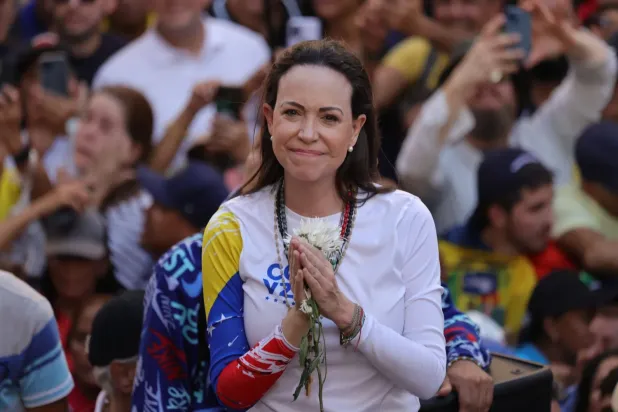 Nobel Barış Ödülü sahibi Venezuela muhalefet lideri María Corina Machado, Devlet Başkanı Nicolás Maduro karşıtı gösteriye öncülük ederken (DPA)