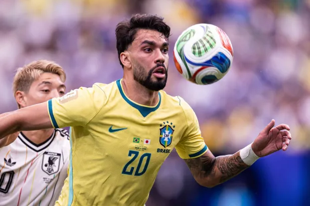لاعب خط وسط المنتخب البرازيلي لوكاس باكيتا (د.ب.أ)