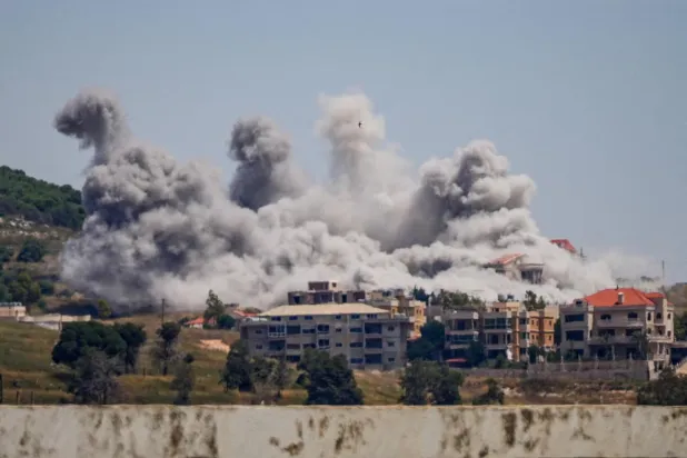 Lübnan Sağlık Bakanlığı'na göre İsrail'in 2 Mart'tan bu yana düzenlediği saldırılarda hayatını kaybedenlerin sayısı 4 bin 300'e yaklaştı (Reuters)