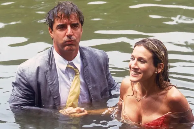 Sex and the City'de Carrie ve Mr. Big'in bir dargın bir barışık ilişkisi yoğun, çoğu zaman toksik ama kopması imkansız bir "ruh eşi" hikayesi (HBO)