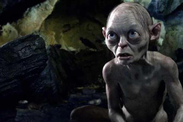 Gollum, J.R.R. Tolkien evreninde Tek Yüzük'ün yozlaştırıcı gücüne yenik düşerek hem fiziksel hem de psikolojik olarak büyük bir yıkıma uğramış, özünde bir Hobbit olan trajik bir karakter (Warner Bros.)