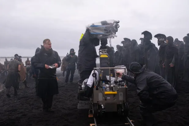 Christopher Nolan, Odyssey'yi toplam 6 ayda Fas, İtalya, Yunanistan ve İzlanda gibi ülkelerde, stüdyo yerine açık denizde ve tamamen IMAX formatında çekti (Universal)