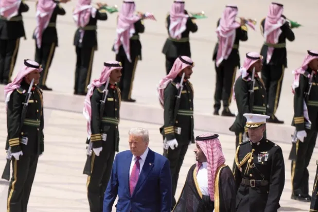 Trump, Veliaht Prens Muhammed bin Selman'la geçen yılki görüşmesinde F-35 anlaşmasına da yeşil ışık yakmıştı (AFP)