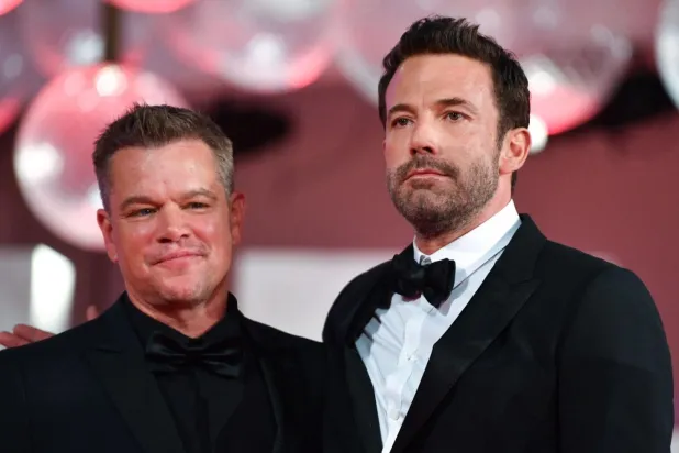Matt Damon ve Ben Affleck, bir filmde rol alma fırsatını kaçırınca bunun üzerine kendi senaryolarına odaklanmaya karar vermiş (AFP)